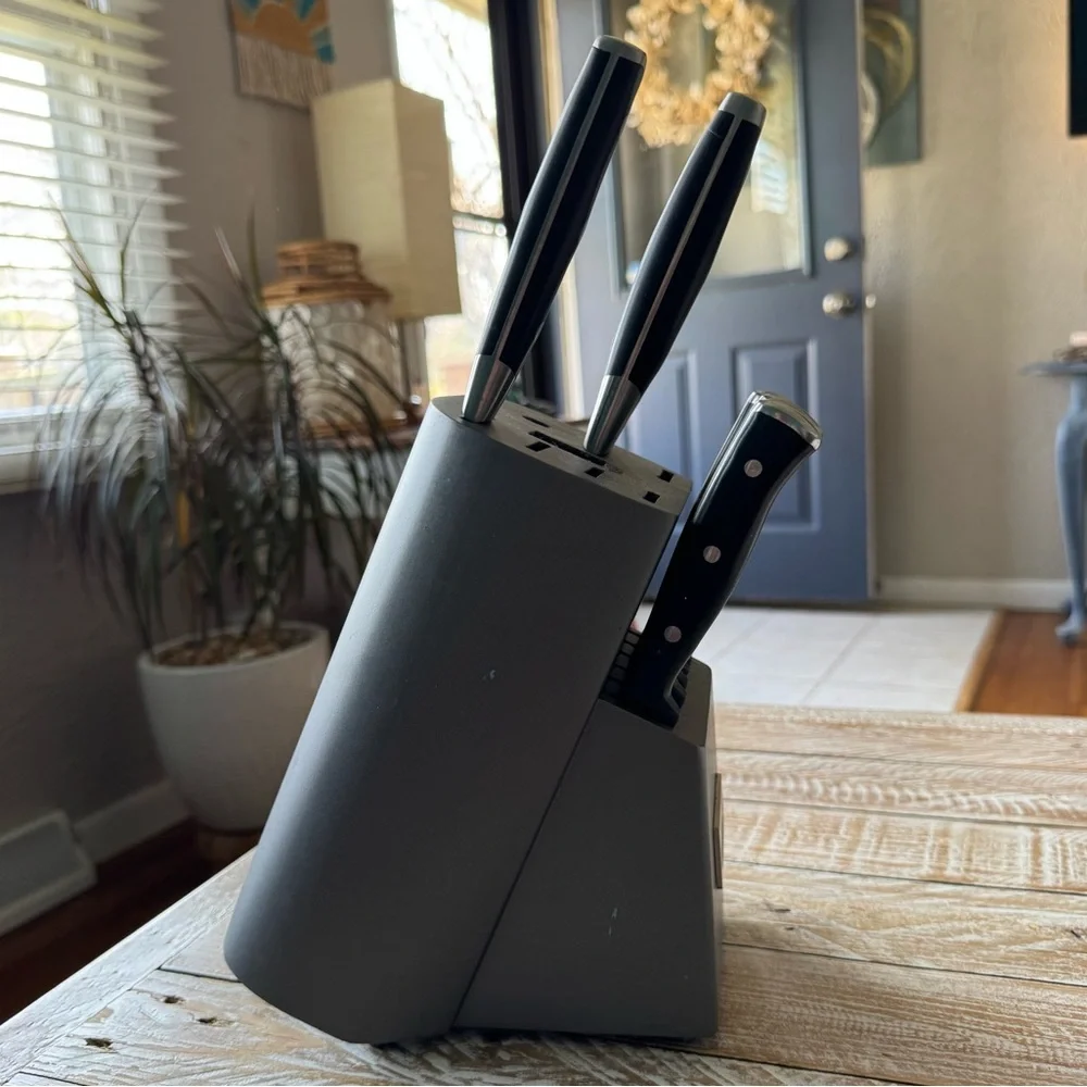 🔪Cuisinart Knife Set + Block🔪 (8 knives)